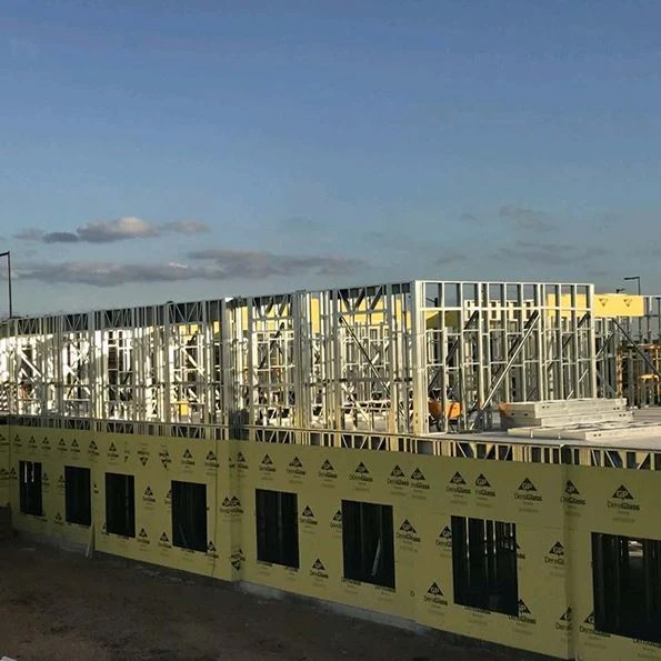 School met dubbele hellingstaalstructuur